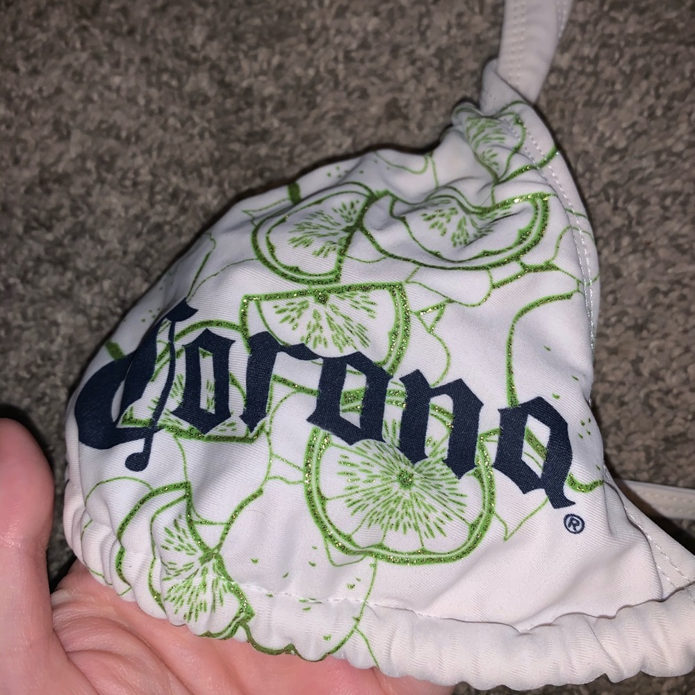 Corona Bikini - Picture 2 of 3